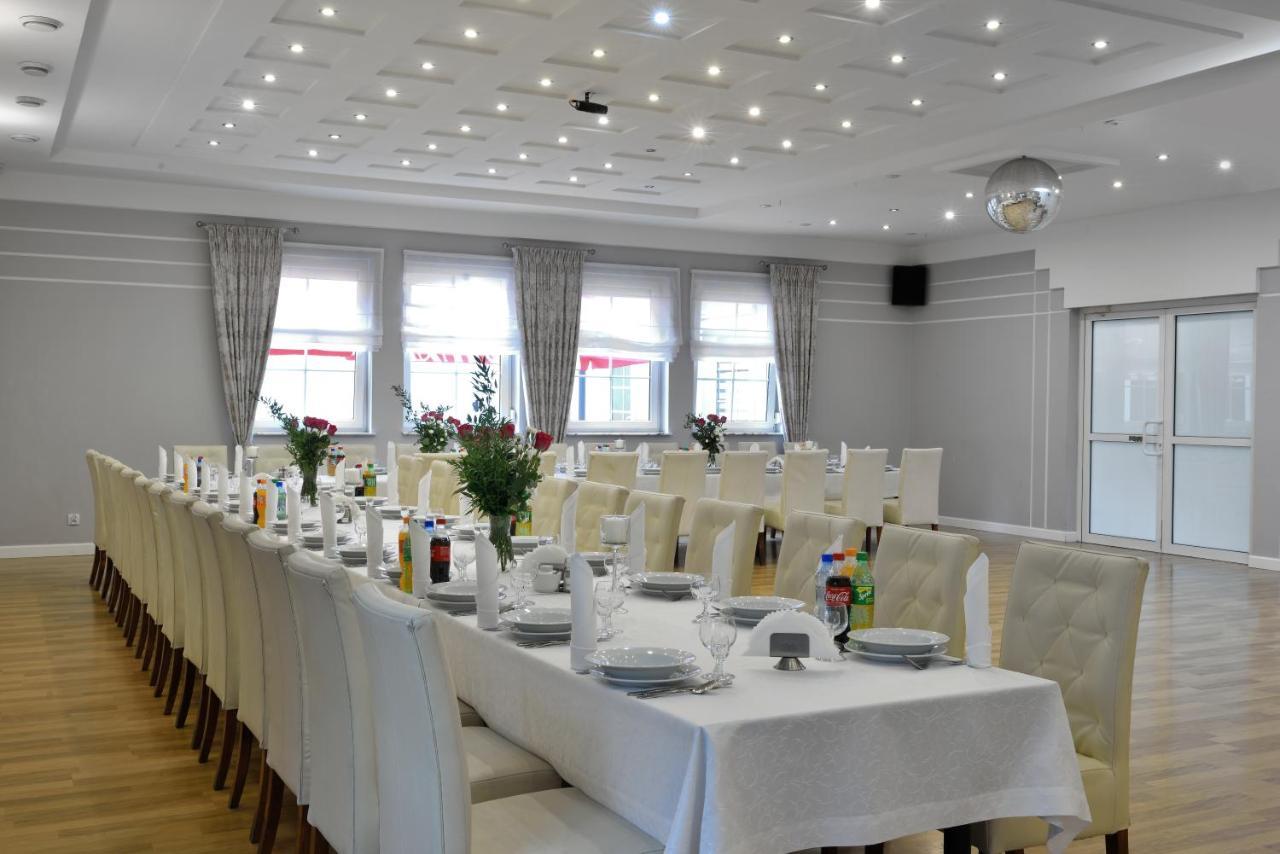 Hotel Agat Пётркув-Трыбунальский Экстерьер фото