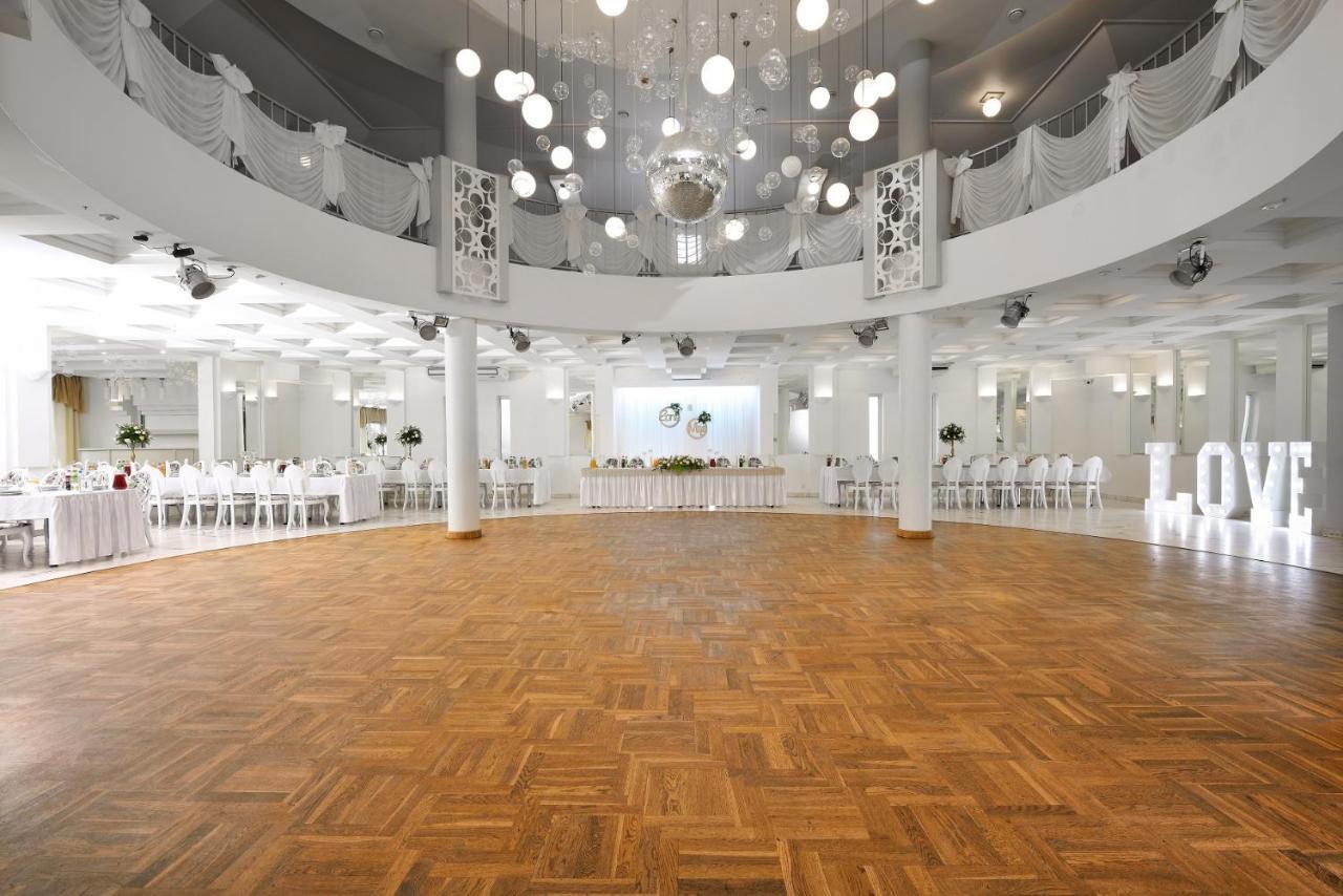 Hotel Agat Пётркув-Трыбунальский Экстерьер фото