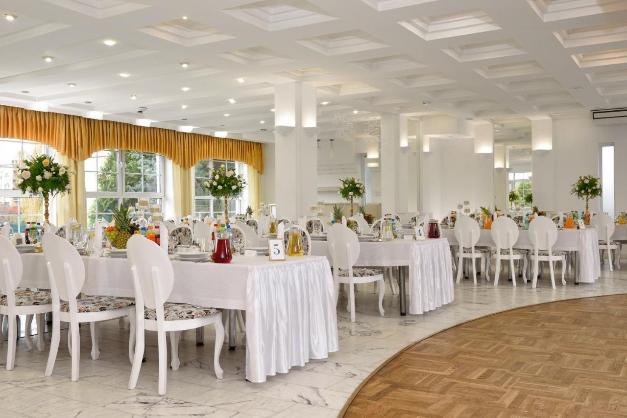Hotel Agat Пётркув-Трыбунальский Экстерьер фото