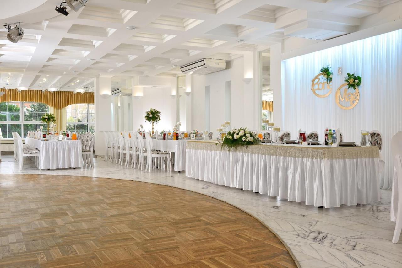 Hotel Agat Пётркув-Трыбунальский Экстерьер фото