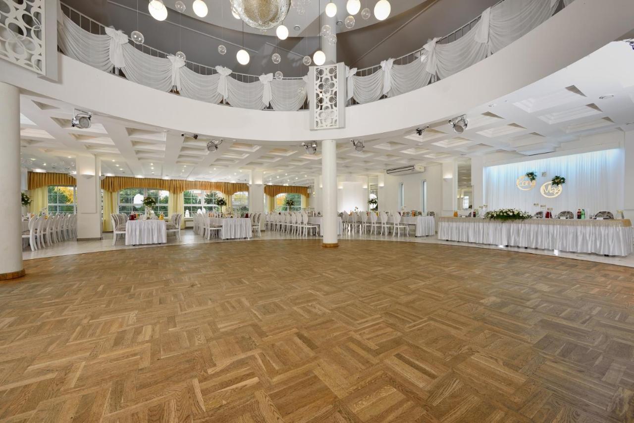 Hotel Agat Пётркув-Трыбунальский Экстерьер фото