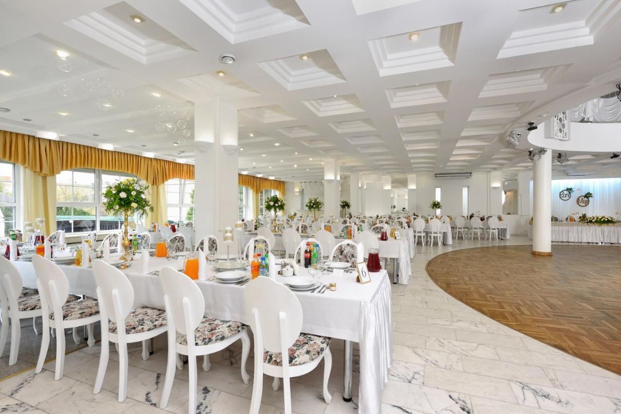 Hotel Agat Пётркув-Трыбунальский Экстерьер фото