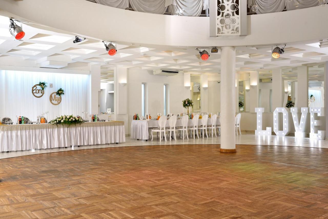 Hotel Agat Пётркув-Трыбунальский Экстерьер фото
